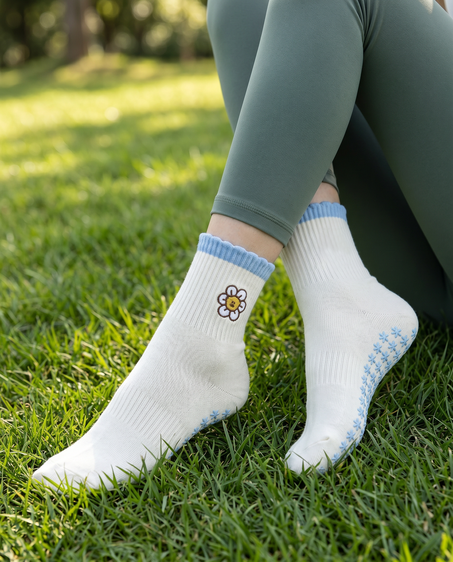 Crew Grip Socks, Sunny Embroidered Blue